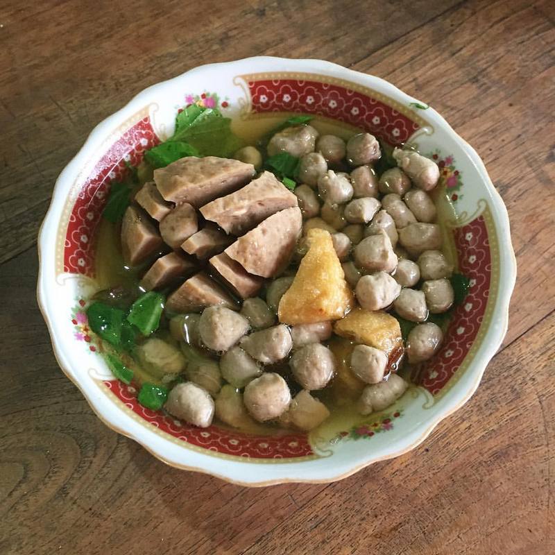 Bakso Kerikil Mas Wahyu: Rasa Legendaris di Kalidonan